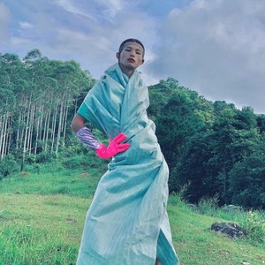 Potret Buruh Desa yang Viral Fashion Show di Sawah, Kini Sukses Jadi Model
