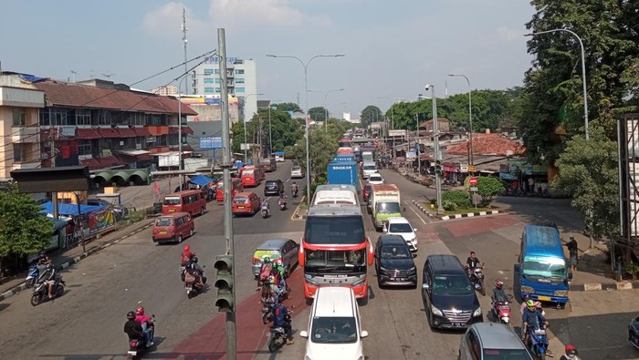 Macet di Jalur Pantura Bekasi arah Karawang (Fakhri-detikcom)