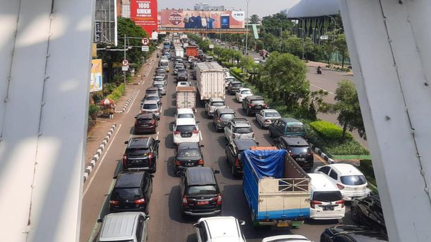 Macet di Jl Ahmad Yani Bekasi (Fakhri-detikcom)
