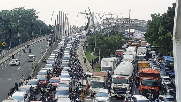 Macet di Jl Ahmad Yani Bekasi (Fakhri-detikcom)