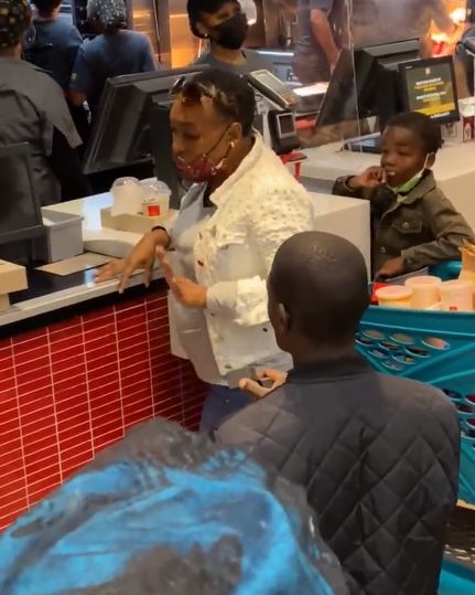 Melamar Kekasih di McDonald's Tapi Ditolak