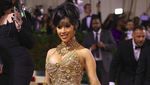 10 Artis dengan Gaun Terbaik di Met Gala 2022