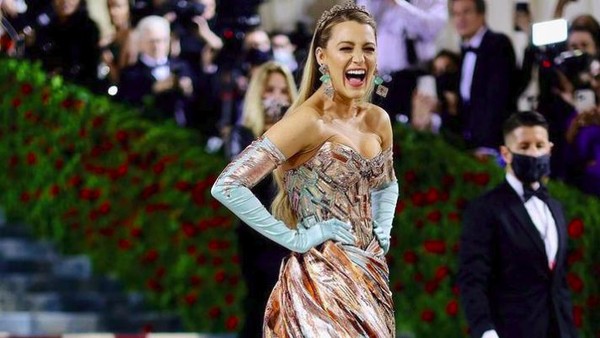 10 Artis dengan Gaun Terbaik di Met Gala 2022