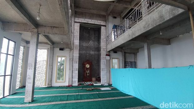 Musala di Dusun Marongan, Desa Sukomakmur, Kecamatan Kajoran, Kabupaten Magelang, berlatar belakang Gunung Sumbing.