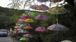 Seperti Ini Cara Penjual Payung di Pakistan Pasarkan Dagangannya