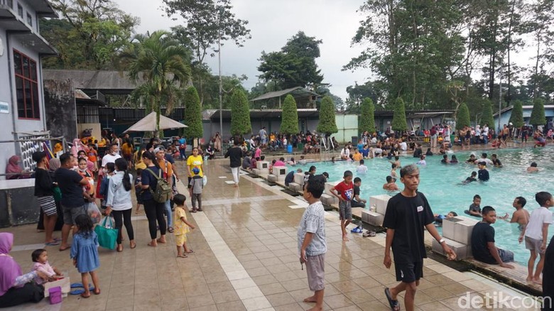 Pemandian air panas Padusan Pacet Mojokerto Pemandian air panas Padusan Pacet Mojokerto