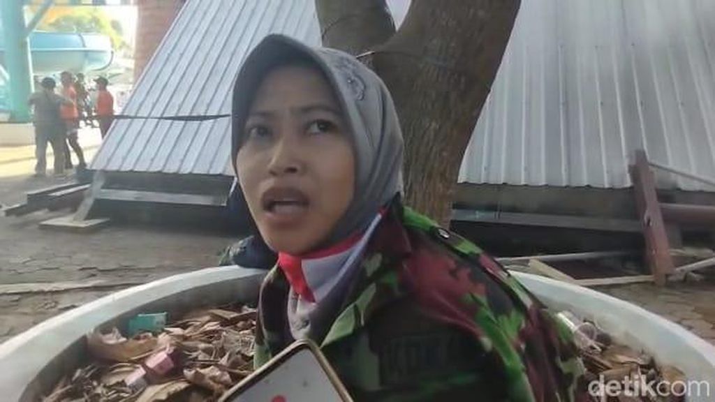 Saksi Mata Cerita soal Perosotan Kenpark Surabaya Ambrol