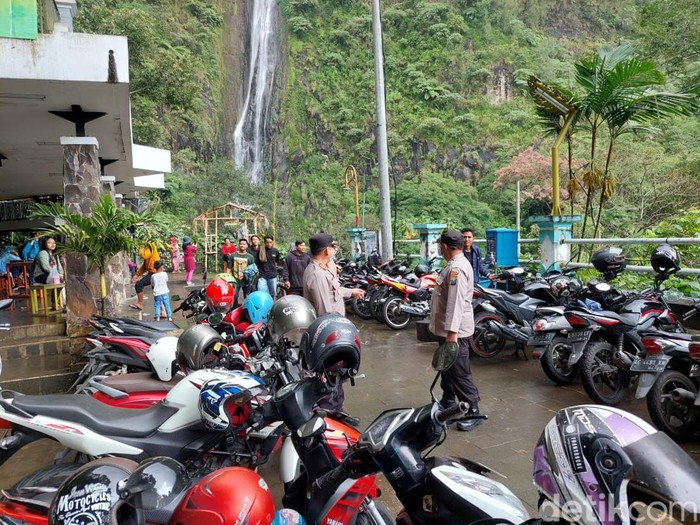 Polisi tambah lahan parkir di air terjun Sedudo Nganjuk