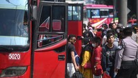 Arus balik juga terpantau ramai di Terminal Kampung Rambutan, Jakarta. (Akbar Nugroho Gumay/Antara Foto)