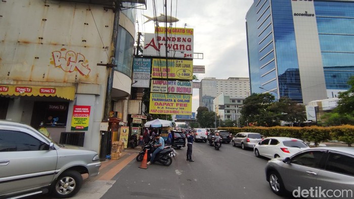 Salah satu pusat oleh-oleh di Semarang, Sabtu (7/5/2022).