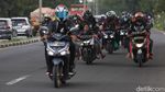 Potret Ramai Arus Balik Pemudik Motor di Karawang