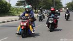 Potret Ramai Arus Balik Pemudik Motor di Karawang
