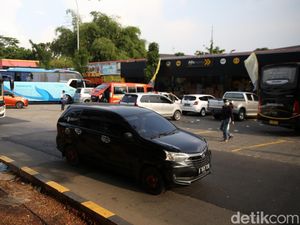 Rest Area KM 62 B Ramai Pemudik