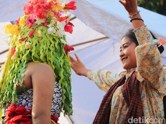Setelah dua tahun absen, ritual seblang di Desa Olehsari, Kecamatan Glagah digelar. Ritual ini bakal digeber berturut-turut selama sepekan.