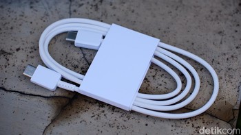 Samsung hanya memberikan kabel data USB Type C. Foto: Adi Fida Rahman/detikINET