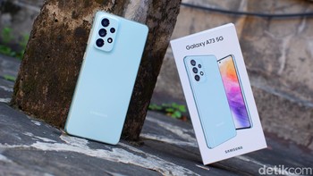 Untuk menjaganya tetap lebih dingin saat dipakai dalam waktu lama, ponsel ini dibekali Liquid Cooling System. Memori internalnya berkapasitas 256 GB. Bila terasa kurang, kapasitasnya masih bisa ditambahkan microSD hingga 1 TB. Foto: Adi Fida Rahman/detikINET
