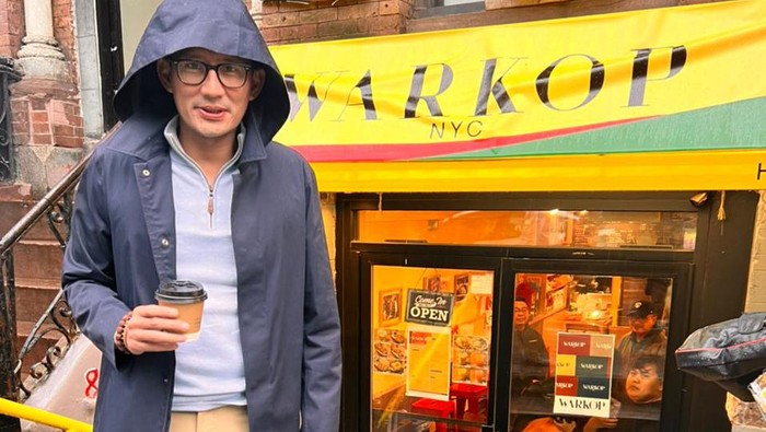 Menteri Pariwisata dan Ekonomi Kreatif RI Sandiaga Salahuddin Uno menyambangi sejumlah restoran dan cafe Indonesia yang ada di kota New York Amerika Serikat pasca dirinya menghadiri undangan High-level Thematic Debate on Tourism yang diadakan oleh United Nations General Assembly Hall.