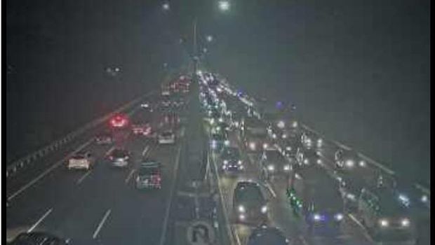 Screenshot CCTV Tol JORR Km 39+400, Sabtu, 7 Mei 2022 (dok. Aplikasi Travoy)
