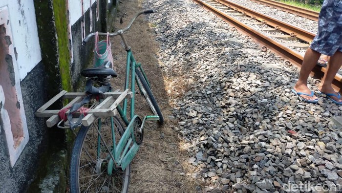 Sepeda korban yang tertabrak KA di Bojonegoro