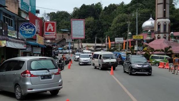 Situasi lalu lintas jalur Danau Toba-Medan
