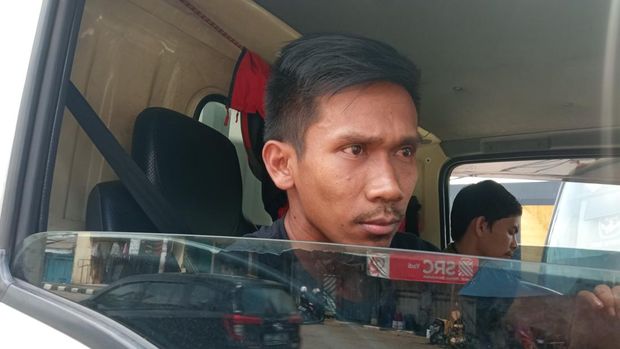 Sopir truk, Masyudi, keluhkan macet 4 jam di Jalur Pantura gegara tol ditutup (Fakhri-detikcom)