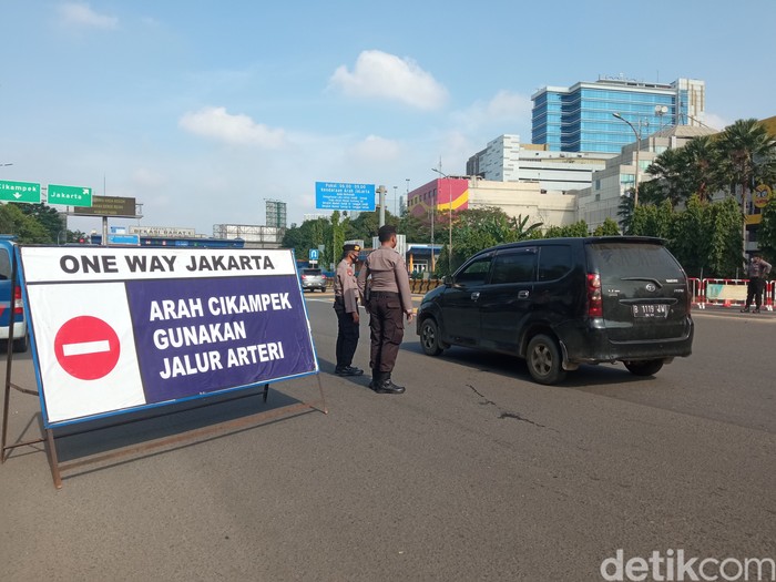Tak ada macet di Jl Jend Ahmad Yani, Bekasi, imbas one way arus balik 2022, pantauan 7 Mei. (Fakhri Fadlurrohman/detikcom)