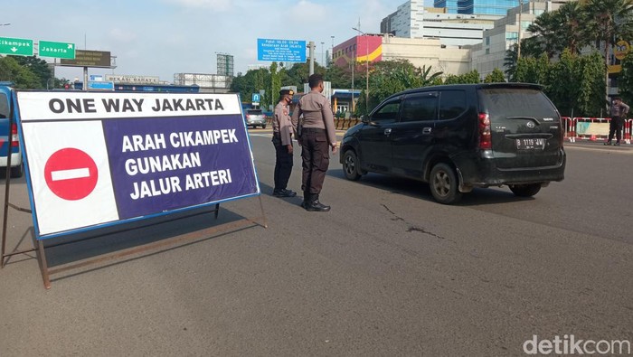 Tak ada macet di Jl Jend Ahmad Yani, Bekasi, imbas one way arus balik 2022, pantauan 7 Mei. (Fakhri Fadlurrohman/detikcom)