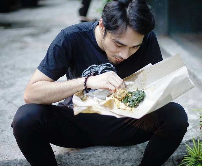 Achmad Megantara, Bima di ‘KKN di Desa Penari’ Doyan Banget Mie Instan Achmad Megantara, Bima di ‘KKN di Desa Penari’ Doyan Banget Mie Instan