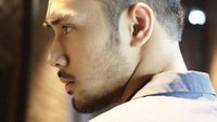Sukses membintangi karakter Bima yang misterius dan kontroversial di film horror “KKN di Desa Penari”, dirinya memiliki banyak momen kulineran seru dari makan mie instan hingga sushi di Instagramnya. Foto: Instagram @megantaraaa