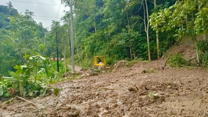 Akses jalan penghubung Kabupaten Sinjai dan Gowa, Sulawesi Selatan (Sulsel) terputus