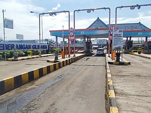 Suasana aktivitas pintu masuk Pelabuhan Gilimanuk, di Kabupaten Jembrana, Bali, yang terpantau lengang, pada Minggu (8/5/2022)