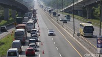 Diketahui, guna mengantisipasi kepadatan arus balik lebaran 2022, pihak kepolisian memberlakukan sistem one way di Km 414 hingga Km 66.