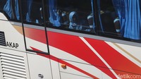 Selain itu, polisi juga memberlakukan contraflow dari Km 66 hingga Km 28 Tol Jakarta-Cikampek guna memperlancar arus balik.