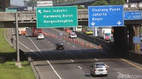 Sementara itu, jika arus lalu lintas di Tol Jakarta-Cikampek padat, maka pihak kepolisian akan memberlakukan sistem one way mulai Km 414 hingga Km KM 3+500 pukul 14.00 hingga 24.00 WIB.