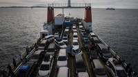 Corporate Secretary PT ASDP Indonesia Ferry (Persero) Shelvy Arifin mengatakan meski pemerintah telah mengumumkan imbauan relaksasi jadwal masuk kerja bagi karyawan dan perpanjangan libur anak sekolah pascalebaran tahun 2022, arus kendaraan dan penumpang yang menggunakan kapal ferry tetap ramai di Pelabuhan Bakauheni.