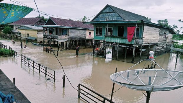 Banjir Kabupaten Bone rendam 10 desa di 10 kecamatan.
