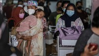 PT Angkasa Pura II mencatat pada Minggu (8/5) pergerakan penumpang yang datang dan pergi melalui Bandara Soekarno Hatta yaitu sebanyak 150.473 penumpang dengan total 945 pergerakan pesawat. ANTARA FOTO/Fauzan.
