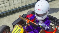 Celine Evangelista mendukung kesenangan Cio dengan dunia gokart. Foto: dok. Instagram Celine Evangelista