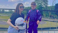 Celoteh Celine Evangelista mengenalkan sirkuit kepada anaknya sedari dini, Pas gede nggak gampang kena tikung. Foto: dok. Instagram Celine Evangelista