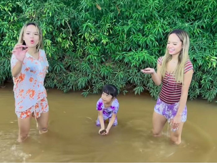 The Connell Twins Mudik Ke Subang Ngobak Cari Tutut Di Sawah