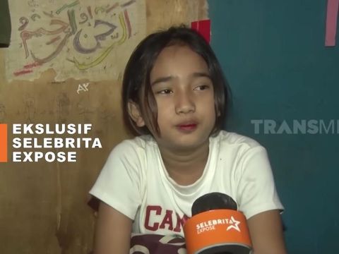Elin, pengamen badut cilik yang viral berwajah cantik Elin, pengamen badut cilik yang viral berwajah cantik