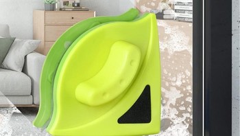 Pembersih bermagnet dua sisi akan menghilangkan noda pada permukaan kaca. Foto: Brightside