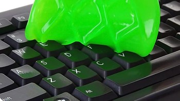 Pembersih gel lembut plus perangkat anti-stres sebagai bonus. Foto: Brightside