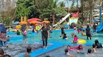 Hari Terakhir Libur Lebaran, Kolam Renang di Garut Diserbu Wisatawan