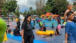 Hari Terakhir Libur Lebaran, Kolam Renang di Garut Diserbu Wisatawan