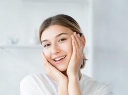Basic Skincare Remaja untuk Kulit Berjerawat Menurut Dokter