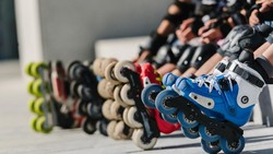 6 Tips Sepatu Roda untuk Pemula, Pilih Sepatu hingga Cara Mengerem