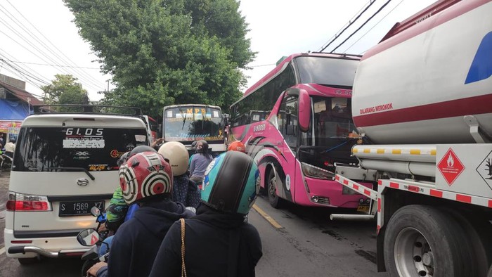 jalan medaeng macet