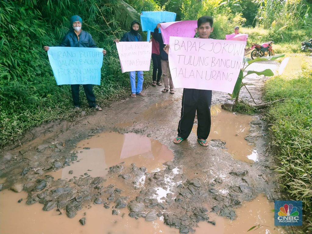 Jalan tak tersentuh pembangunan di Cianjur, Jabar