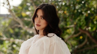 7 Gaya Artis Foto Kehamilan di Pantai, Pamer Baby Bump Pakai Bikini